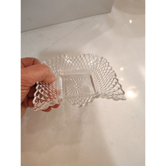 Vintage Indiana Diamond Point Glass Serving Dish Scalloped Edges - Picture 5 of 10